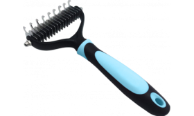 Rastrilho azul para desembaraçar gatos com cabo antiderrapante, lâminas em aço inox e cerdas suaves para grooming.