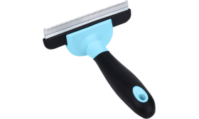 Pente ergonómico para remoção de pelo em gatos com cabo preto e azul e lâmina em aço inox, adequado a todos os gatos.
